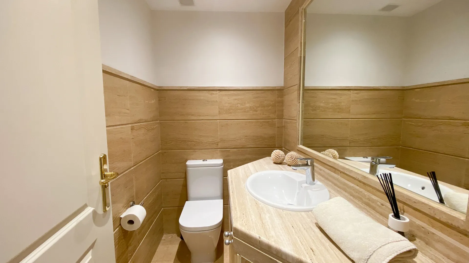 For sale Nueva Andalucia 2 bedrooms ground floor apartment