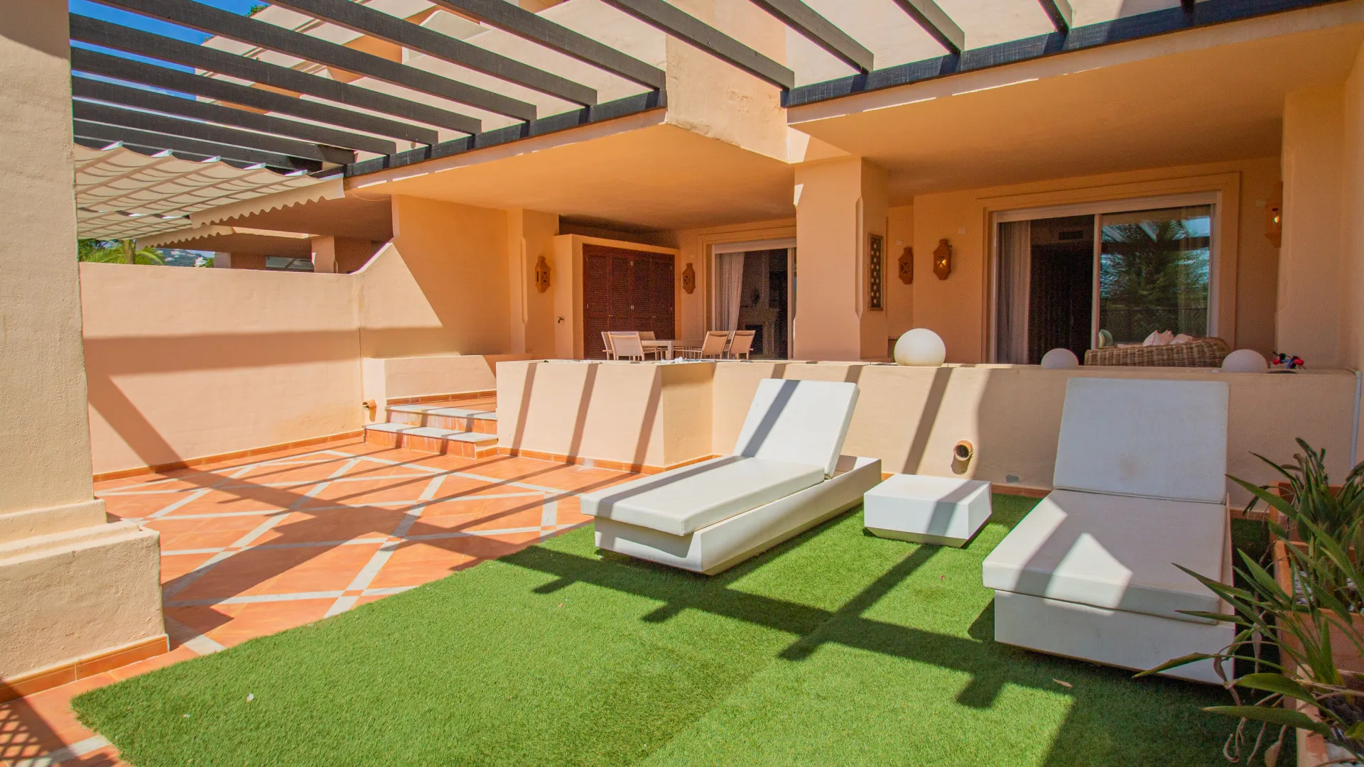 For sale Nueva Andalucia 2 bedrooms ground floor apartment
