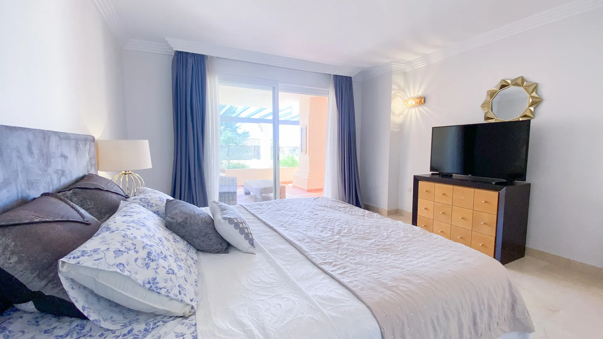 For sale Nueva Andalucia 2 bedrooms ground floor apartment