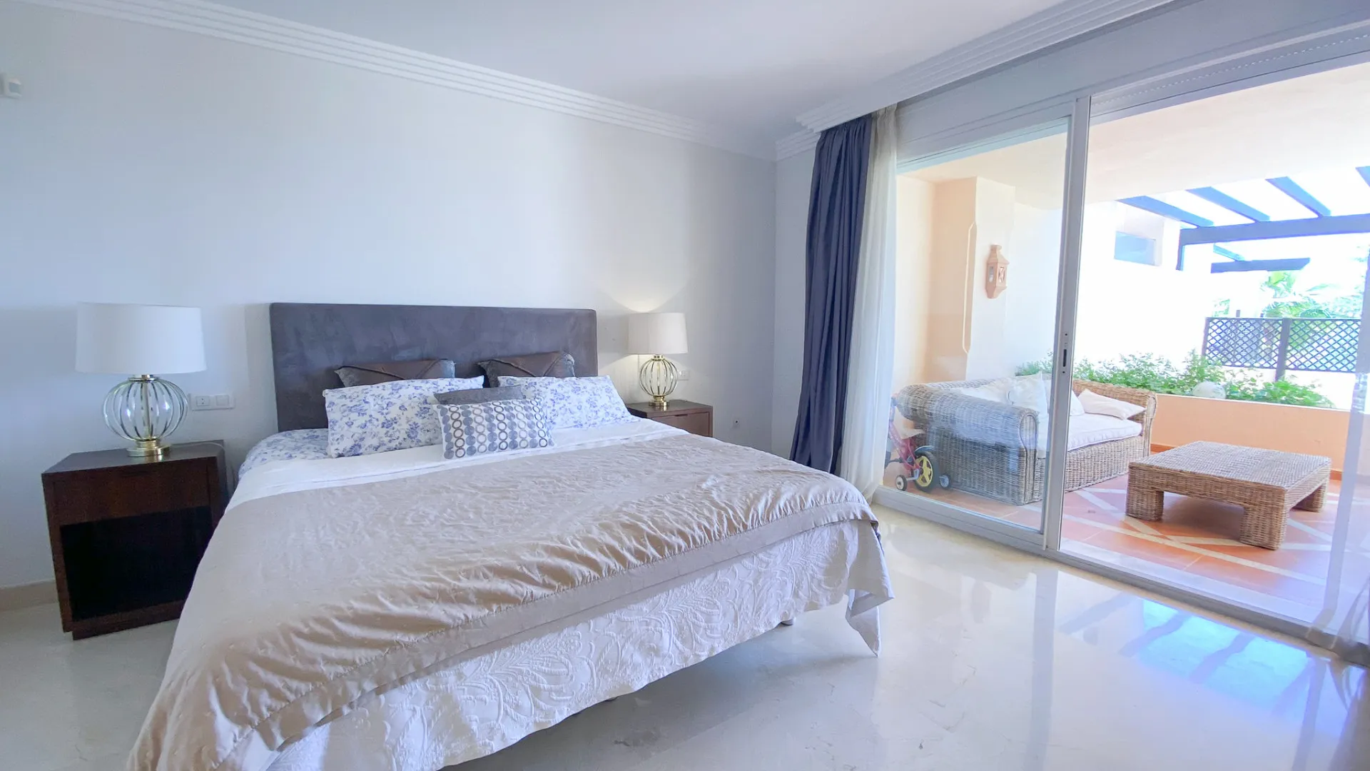 For sale Nueva Andalucia 2 bedrooms ground floor apartment