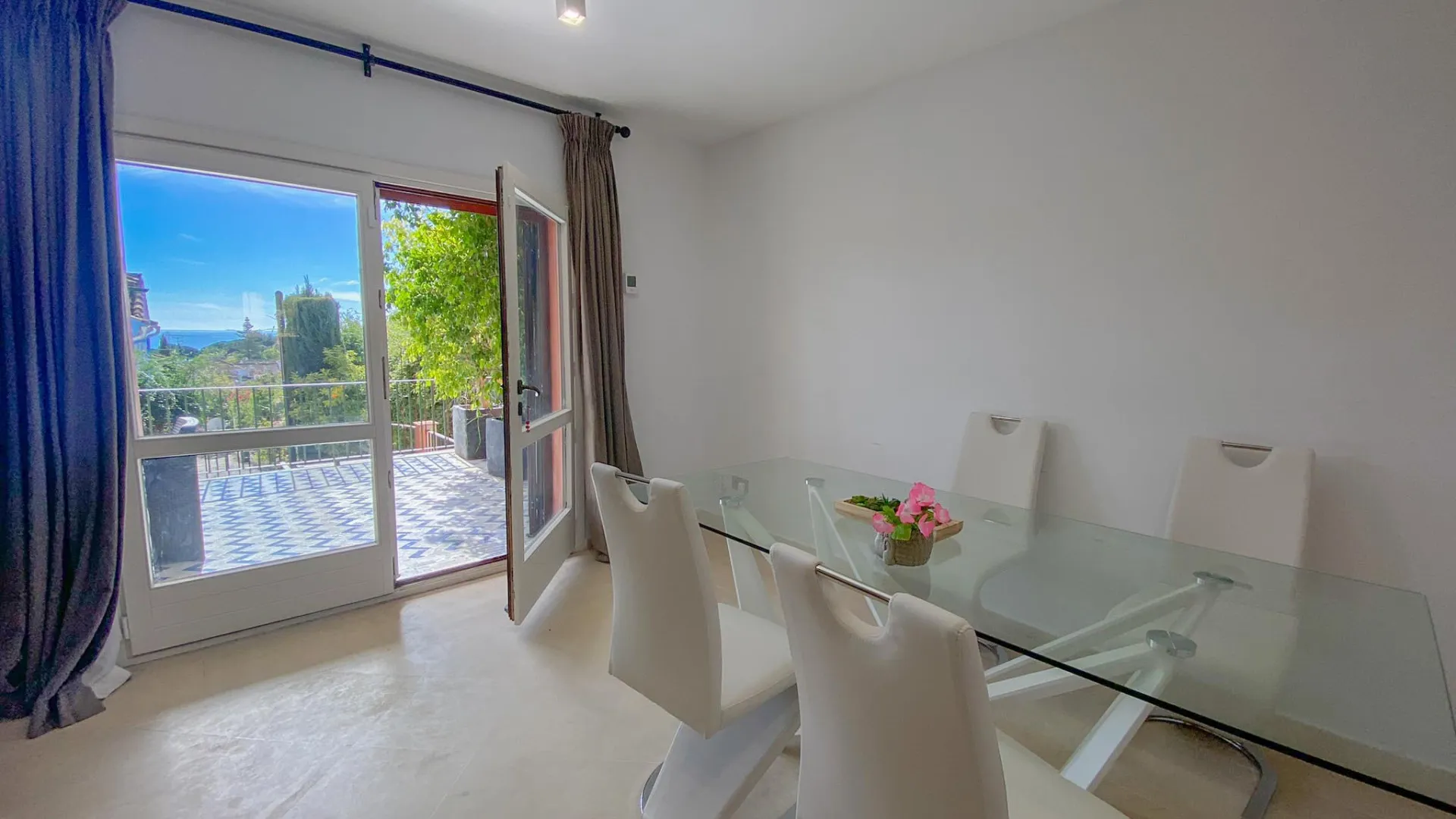 Pareado a la venta de 4 dormitorios en Marbella Golden Mile