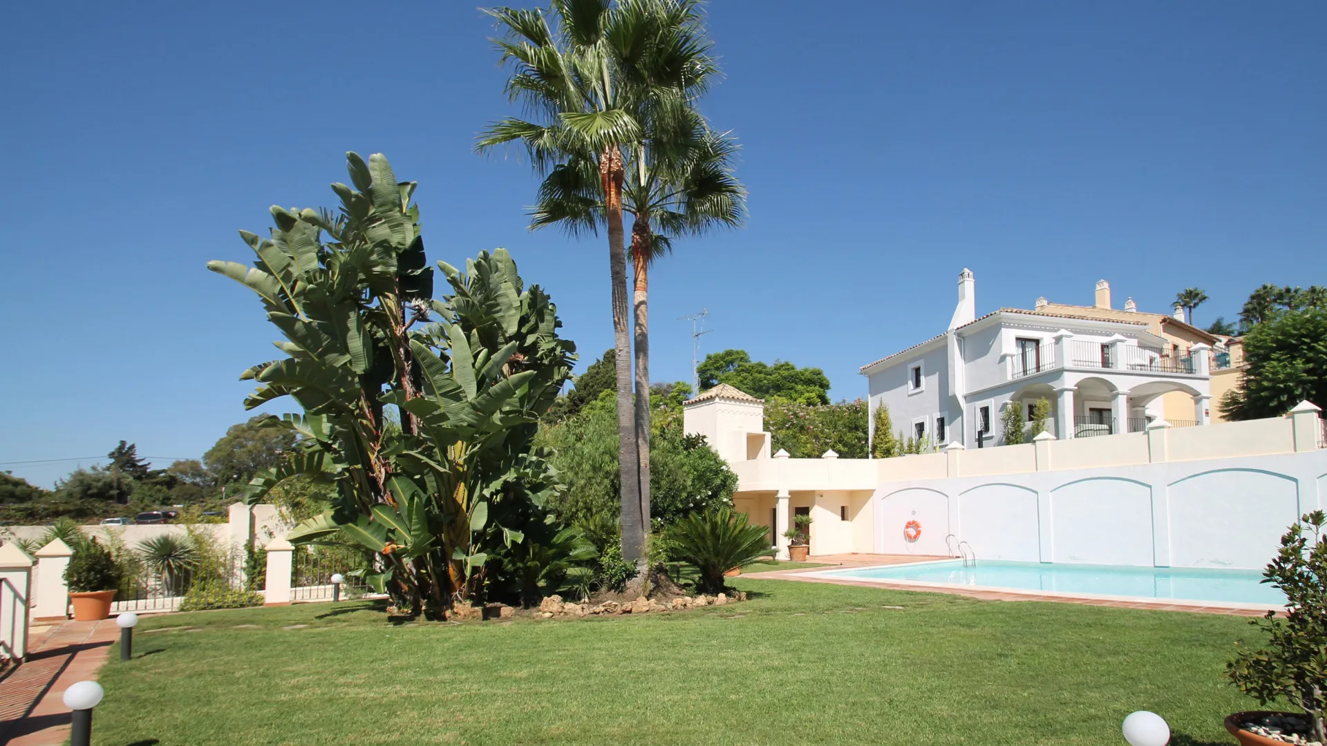 Pareado a la venta de 4 dormitorios en Marbella Golden Mile