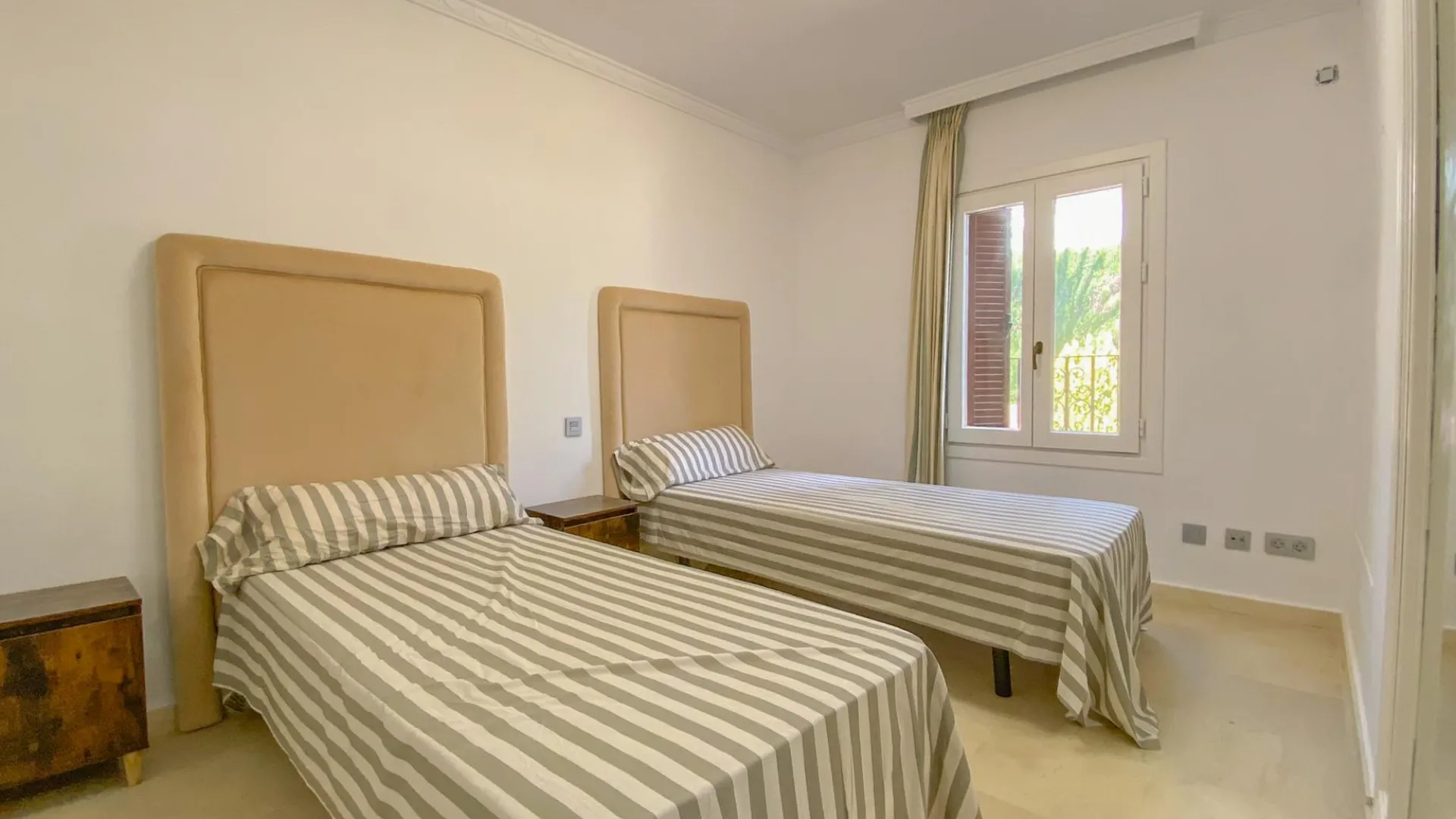 Pareado a la venta de 4 dormitorios en Marbella Golden Mile