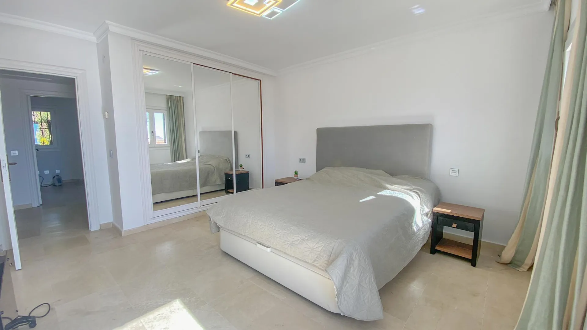 Pareado a la venta de 4 dormitorios en Marbella Golden Mile