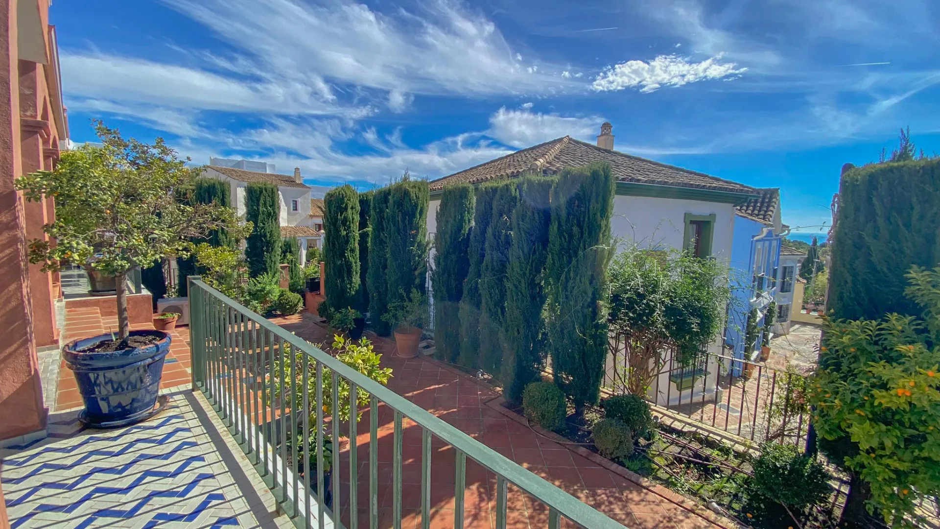 Pareado a la venta de 4 dormitorios en Marbella Golden Mile