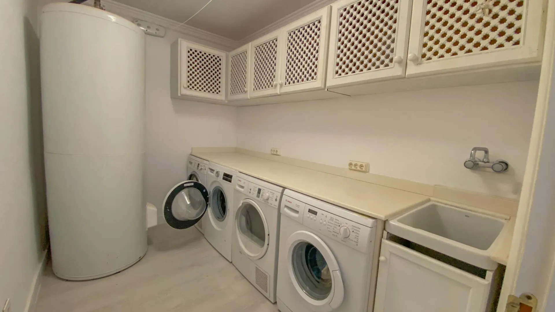 Pareado a la venta de 4 dormitorios en Marbella Golden Mile