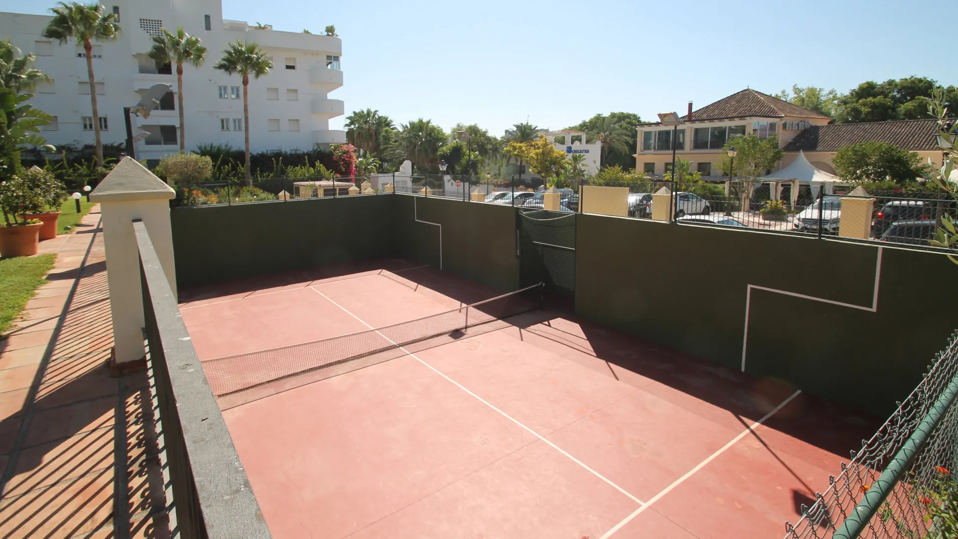 Pareado a la venta de 4 dormitorios en Marbella Golden Mile