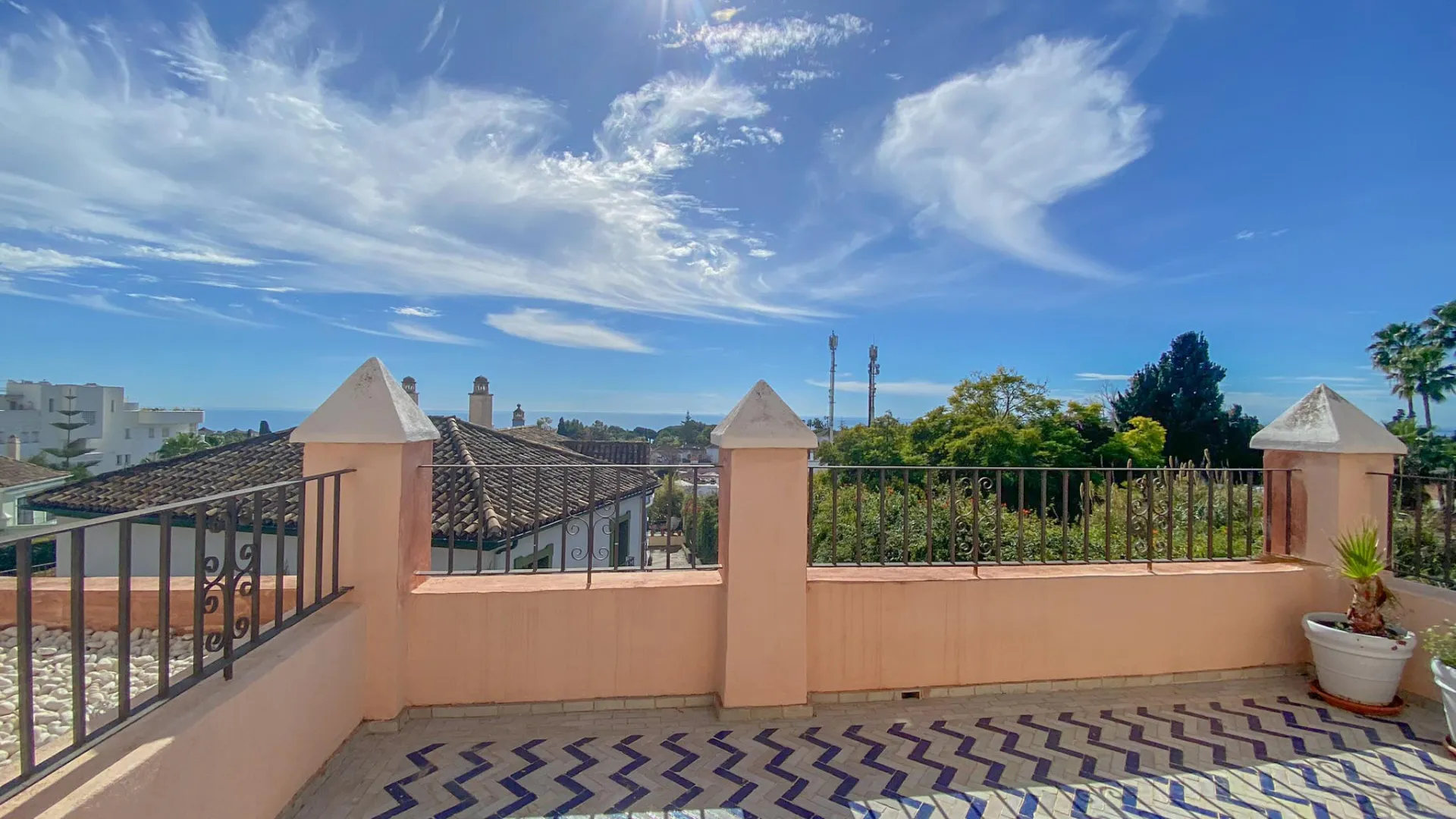 Pareado a la venta de 4 dormitorios en Marbella Golden Mile