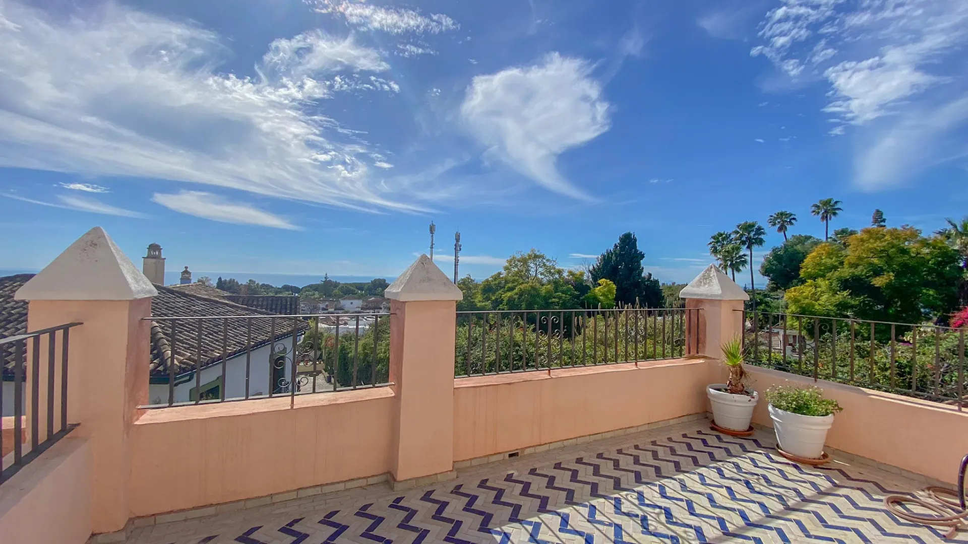 Pareado a la venta de 4 dormitorios en Marbella Golden Mile