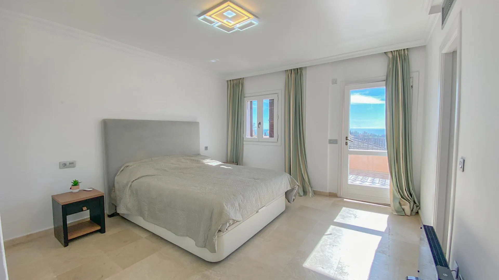 Pareado a la venta de 4 dormitorios en Marbella Golden Mile