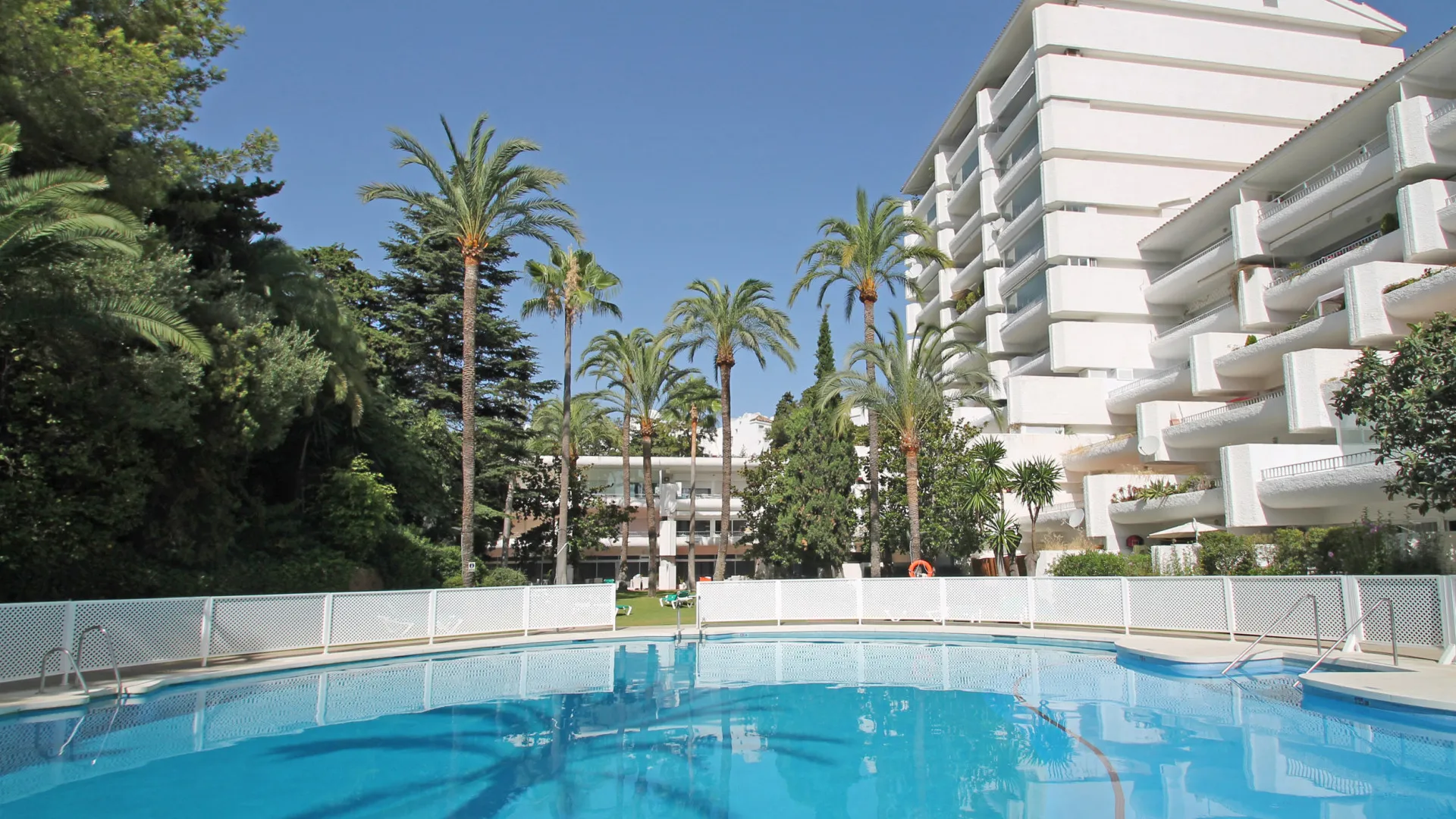 Marbella Golden Mile, Ático con 2 dormitorios en venta