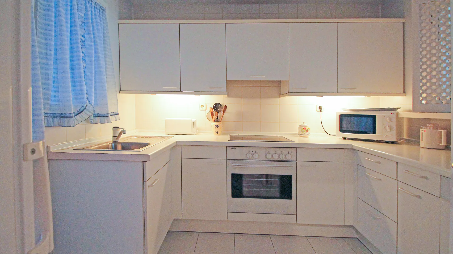 Ground floor apartment for sale in Marbella Golden Mile with 2 bedrooms