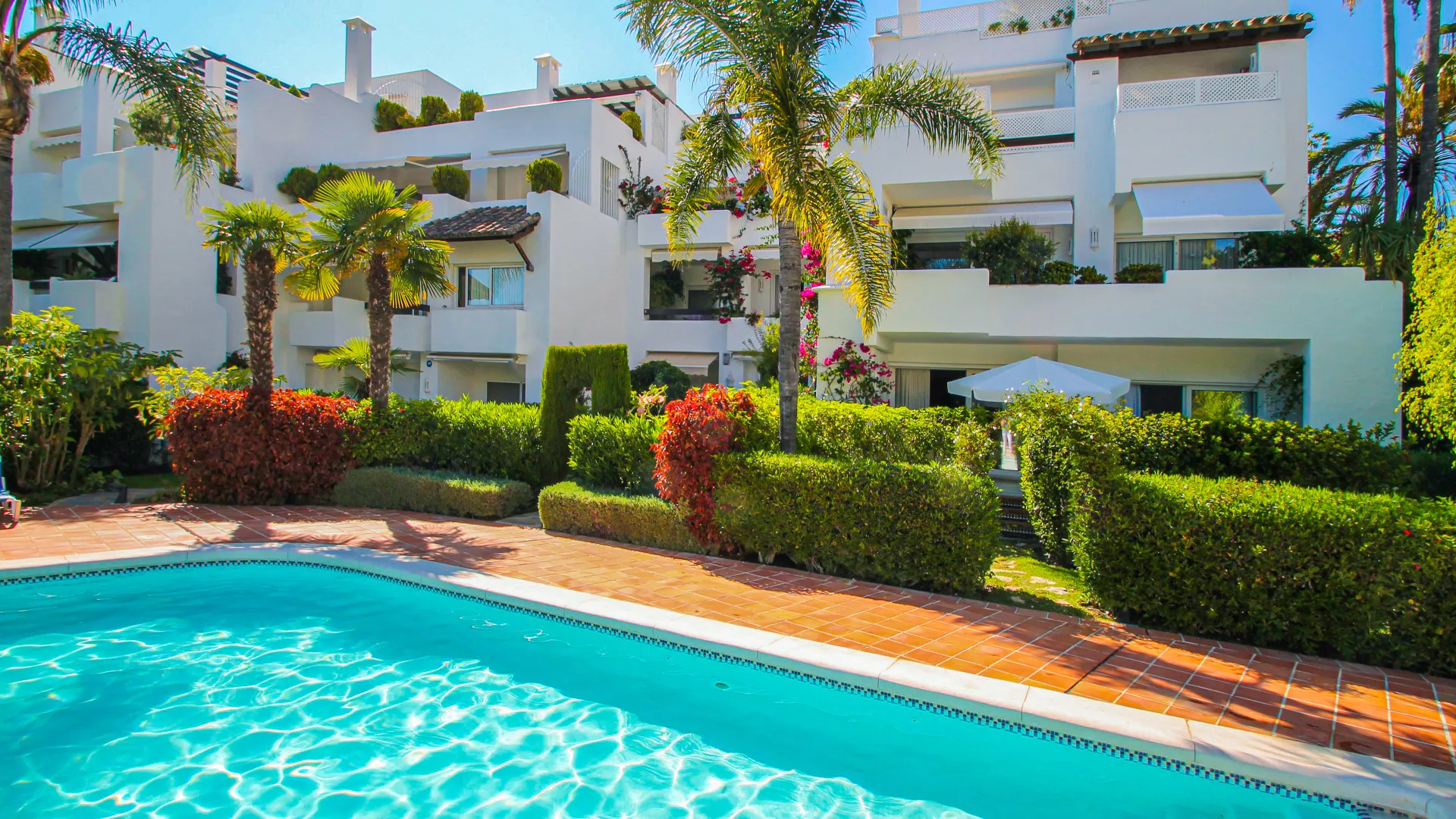 Ground floor apartment for sale in Marbella Golden Mile with 2 bedrooms