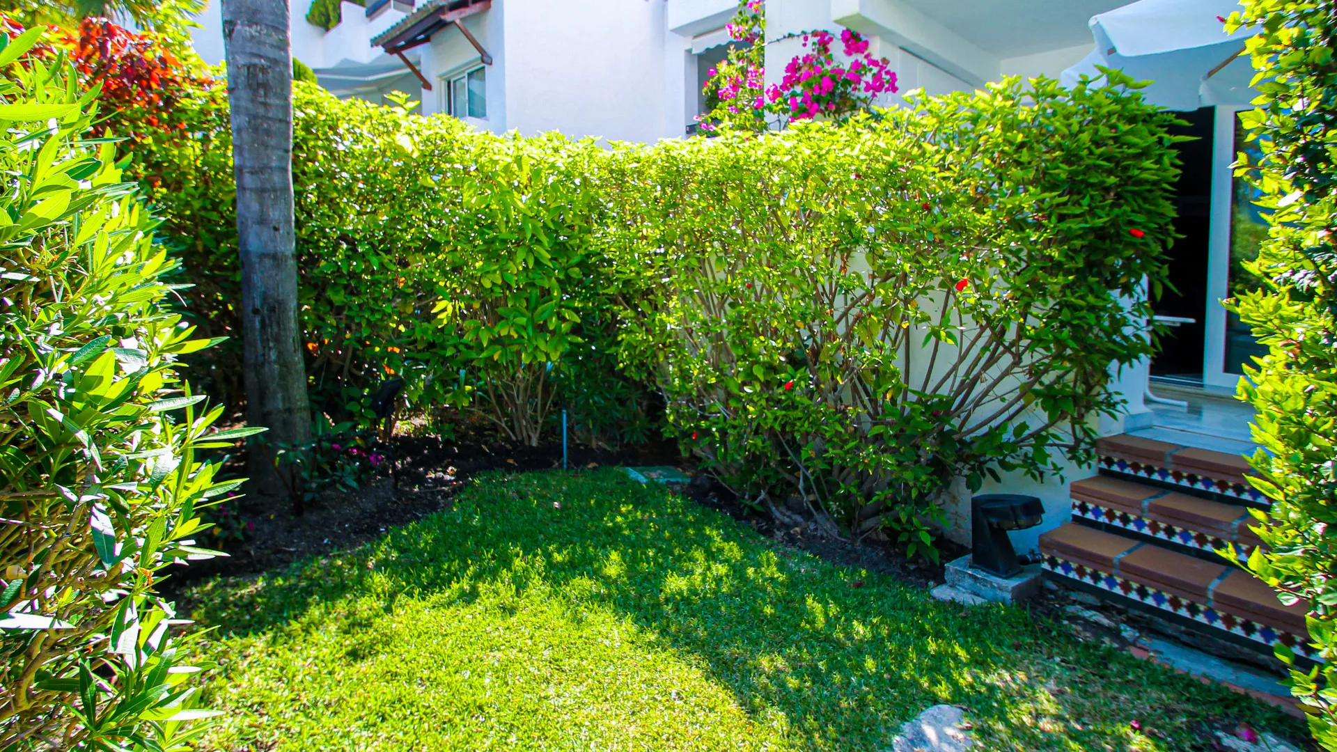 Ground floor apartment for sale in Marbella Golden Mile with 2 bedrooms