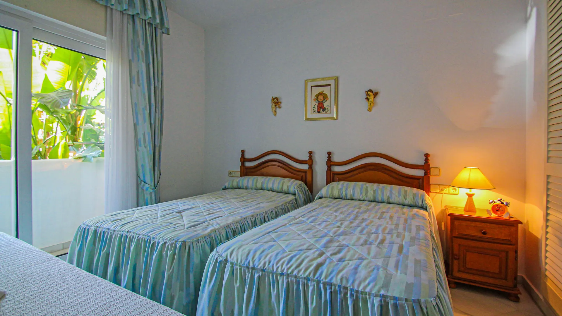 Ground floor apartment for sale in Marbella Golden Mile with 2 bedrooms