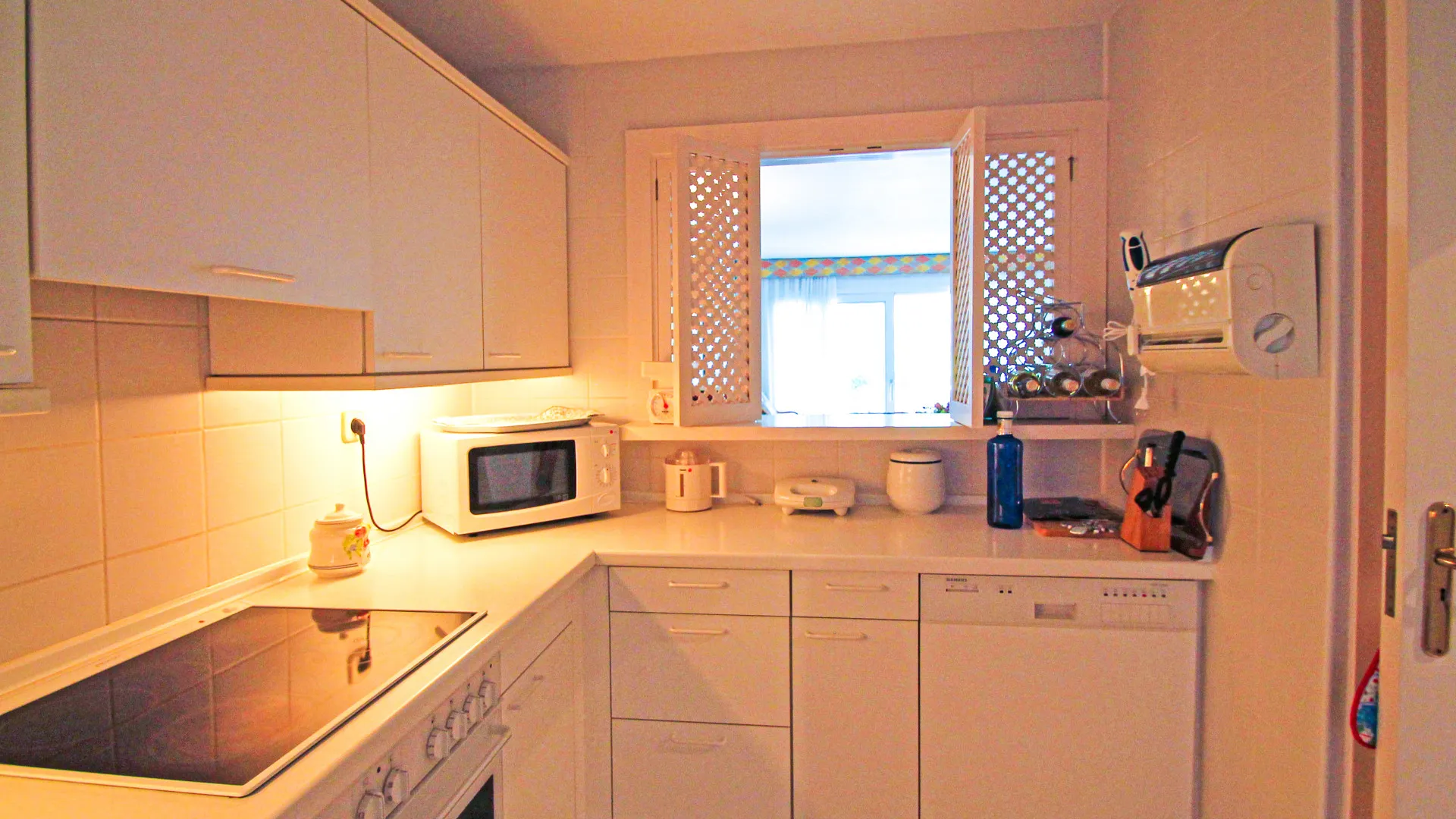 Ground floor apartment for sale in Marbella Golden Mile with 2 bedrooms