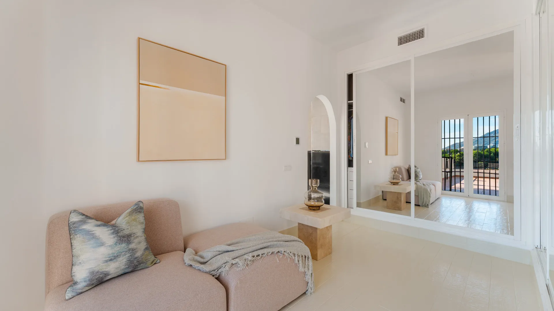 For sale El Madroñal villa with 6 bedrooms