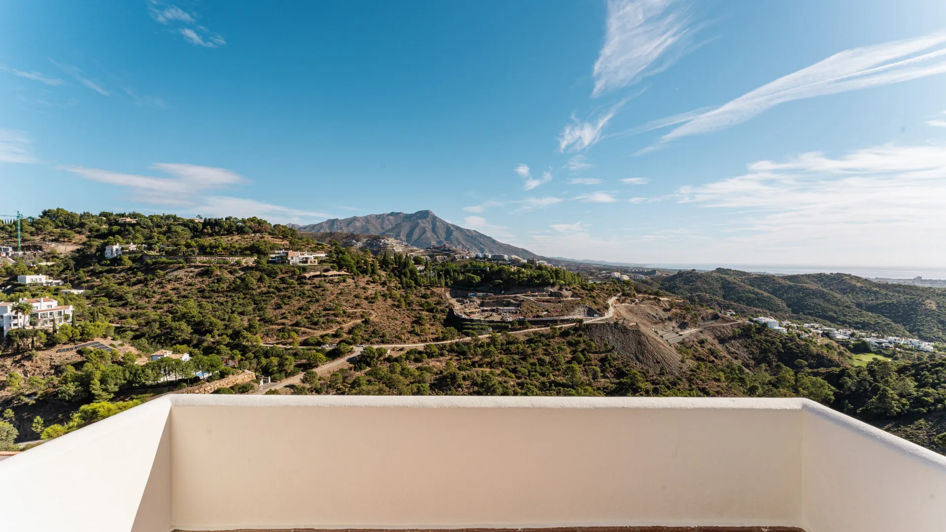 For sale El Madroñal villa with 6 bedrooms