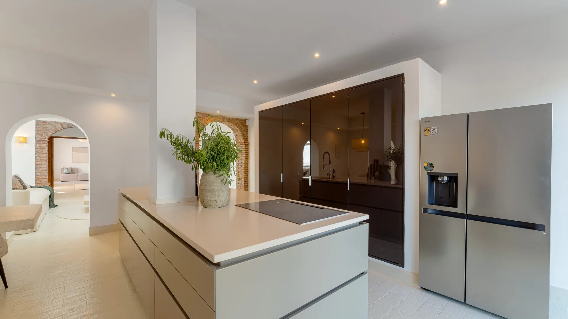 For sale El Madroñal villa with 6 bedrooms