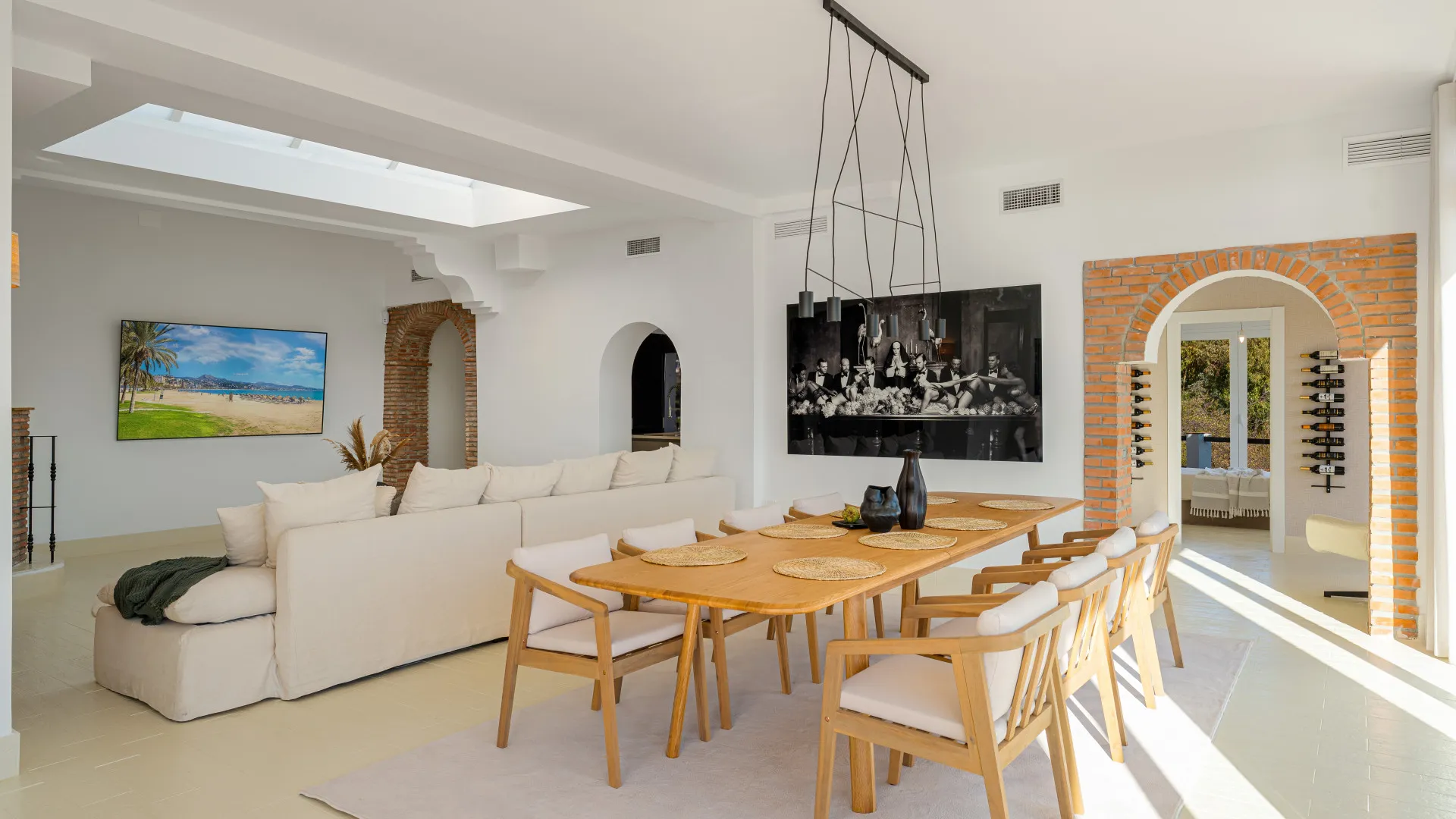 For sale El Madroñal villa with 6 bedrooms