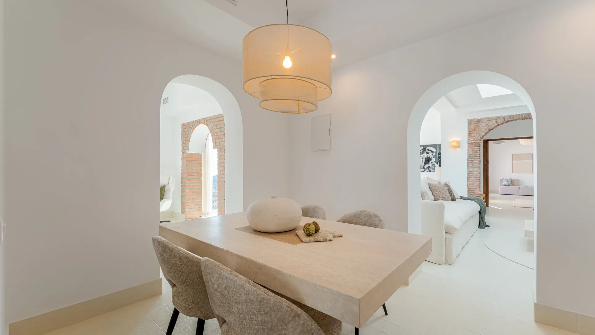 For sale El Madroñal villa with 6 bedrooms