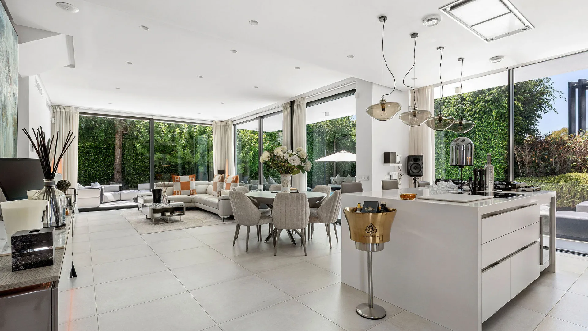 Villa a la venta con 4 dormitorios en Arboleda