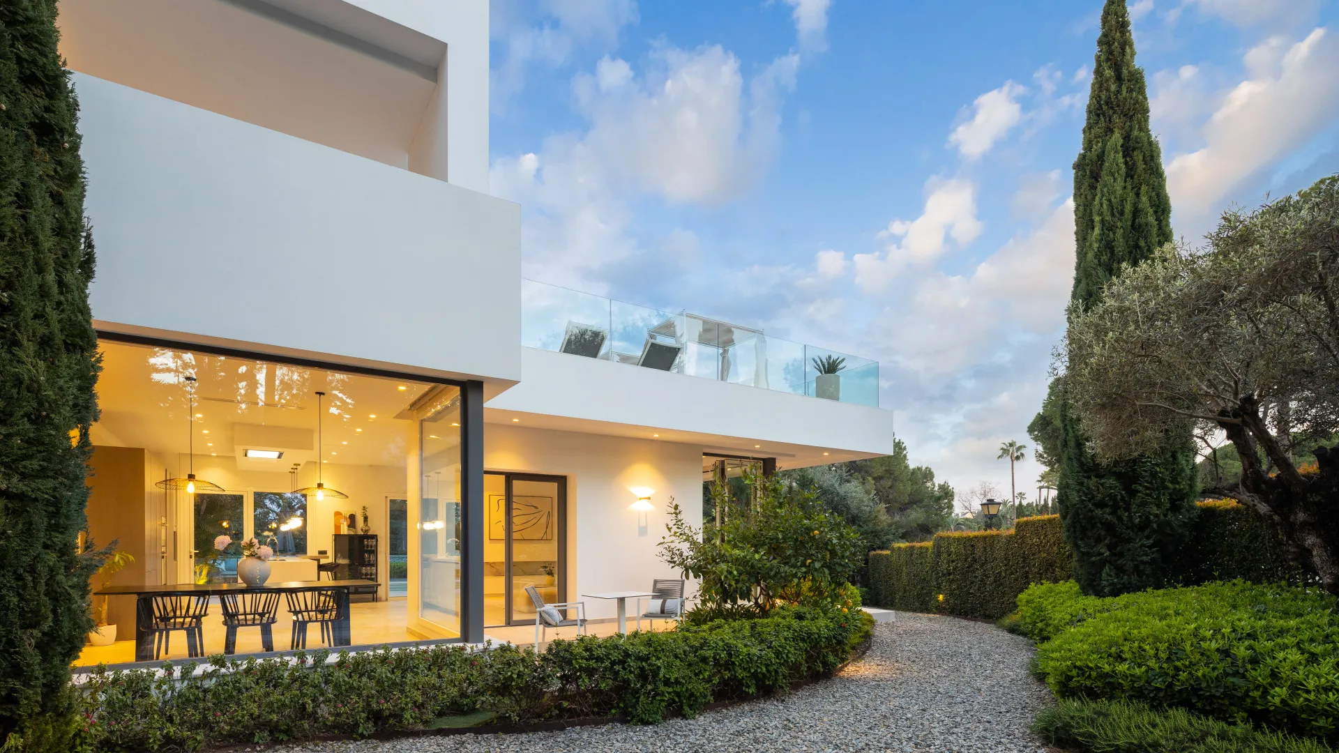Villa de 5 dormitorios en venta en Nueva Andalucia