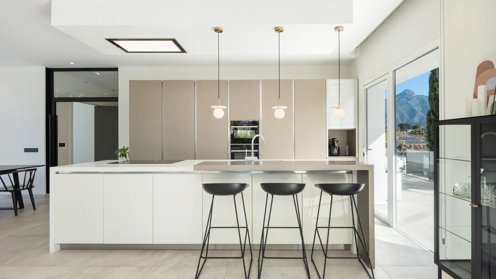 Villa de 5 dormitorios en venta en Nueva Andalucia