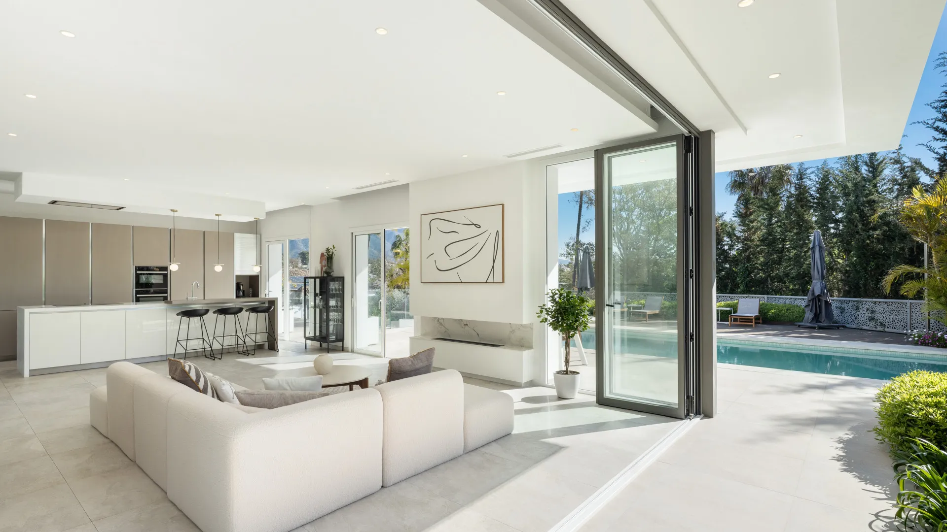 Villa de 5 dormitorios en venta en Nueva Andalucia