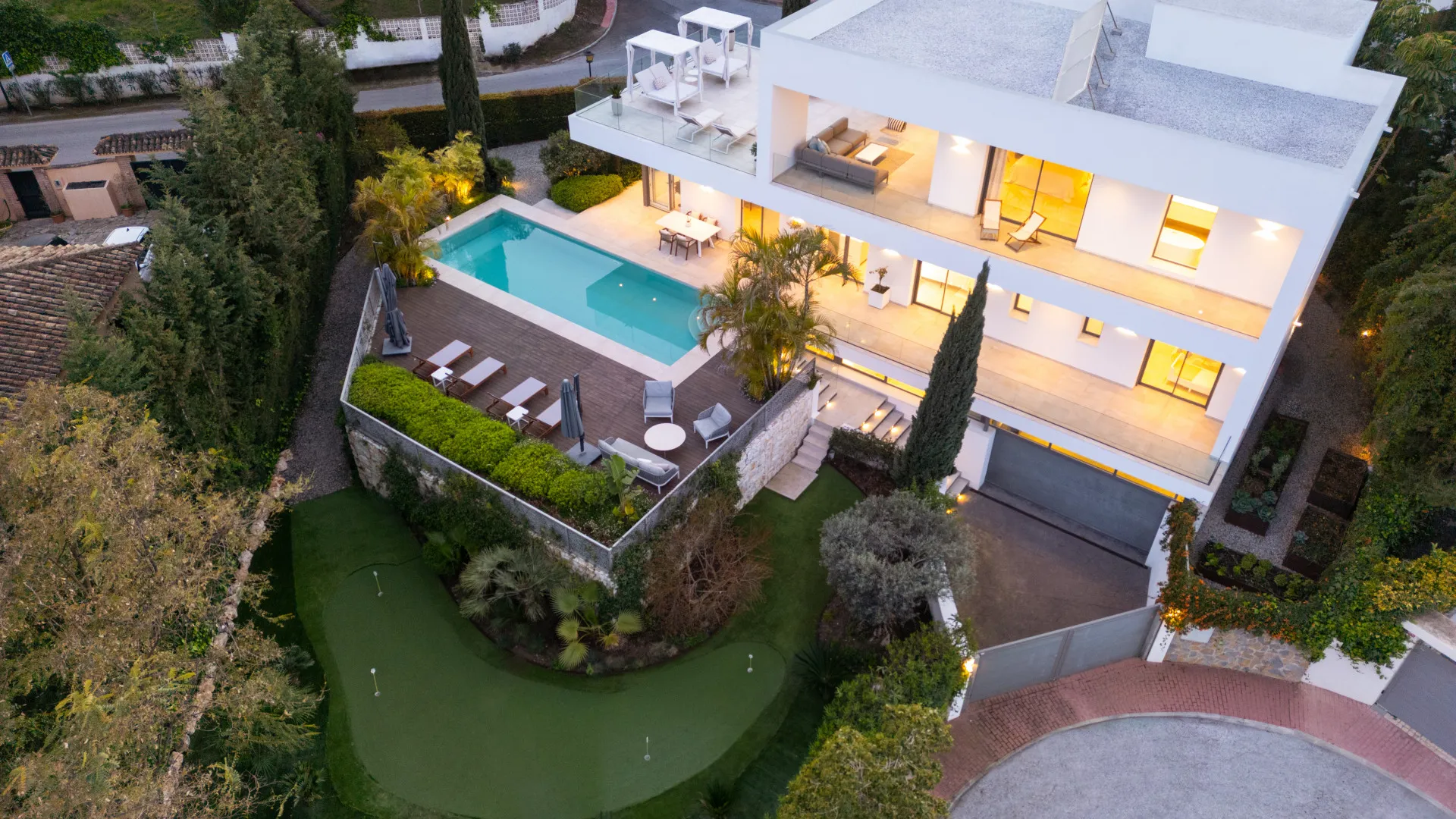 Villa de 5 dormitorios en venta en Nueva Andalucia