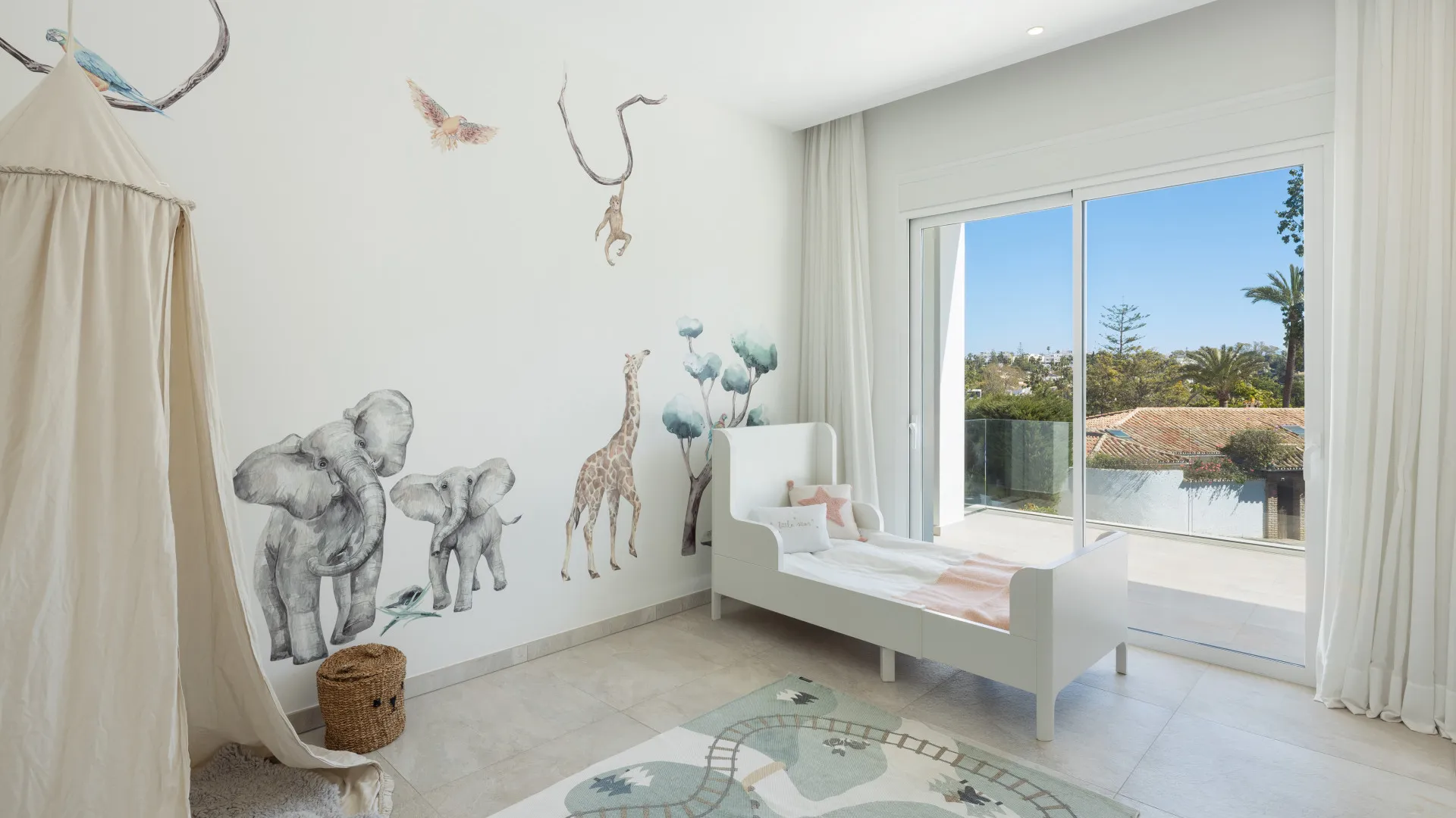 Villa de 5 dormitorios en venta en Nueva Andalucia