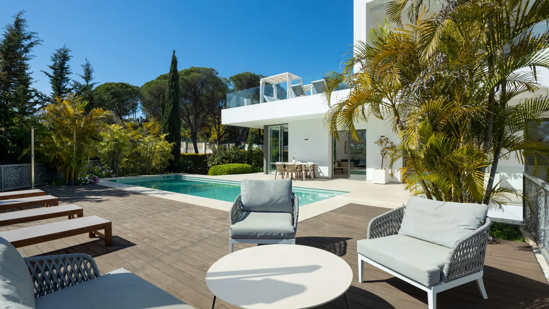 Villa de 5 dormitorios en venta en Nueva Andalucia
