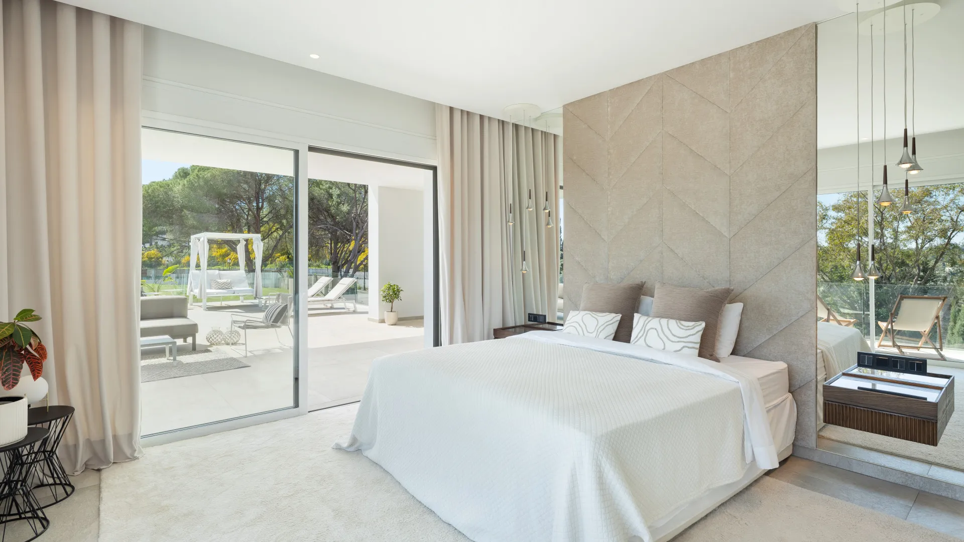 Villa de 5 dormitorios en venta en Nueva Andalucia