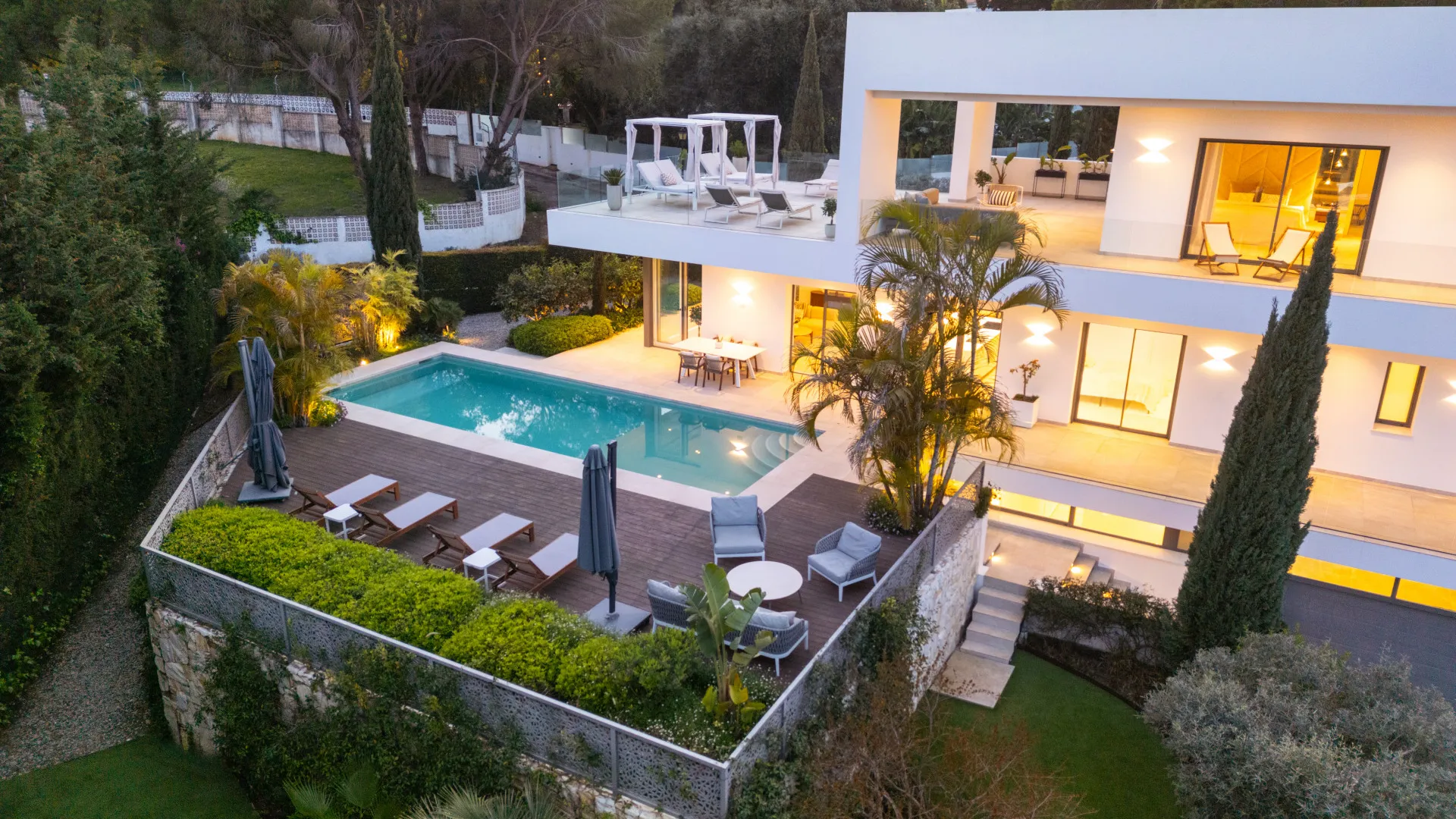 Villa de 5 dormitorios en venta en Nueva Andalucia