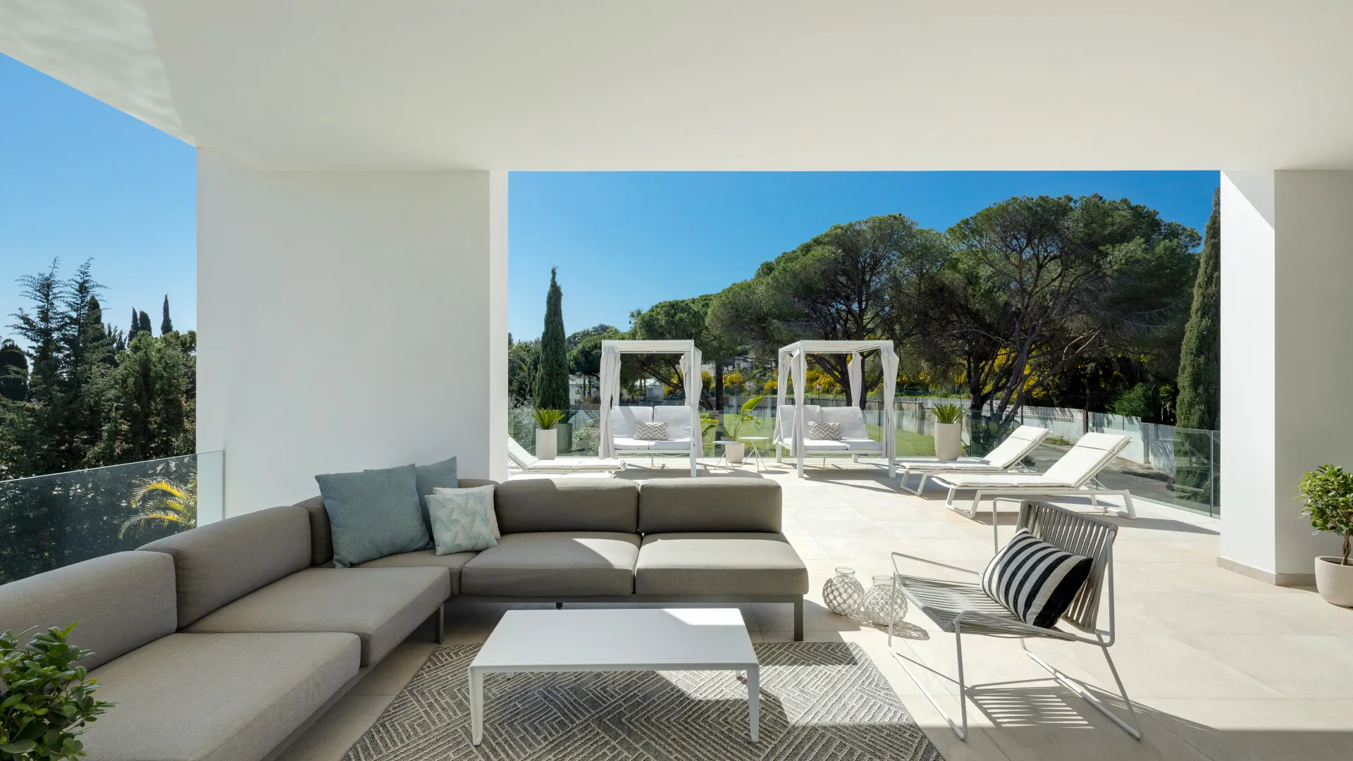 Villa de 5 dormitorios en venta en Nueva Andalucia
