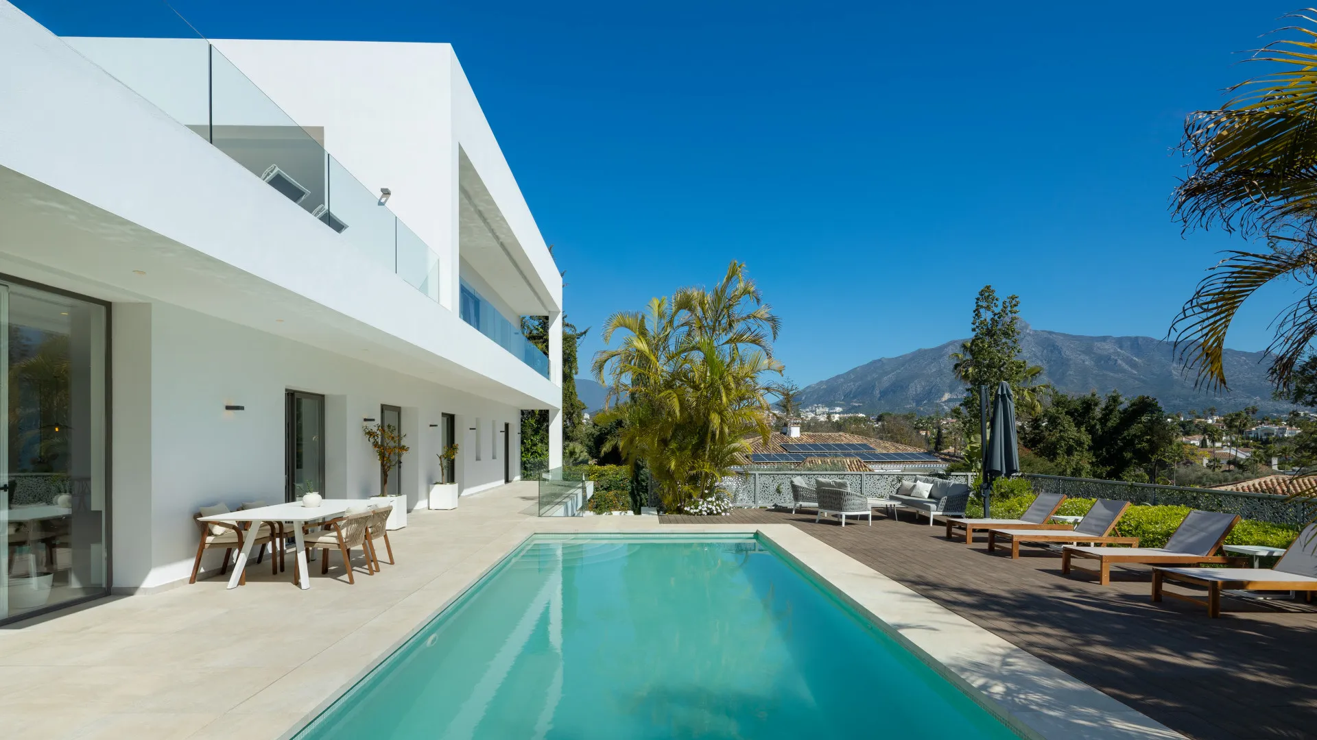 Villa de 5 dormitorios en venta en Nueva Andalucia