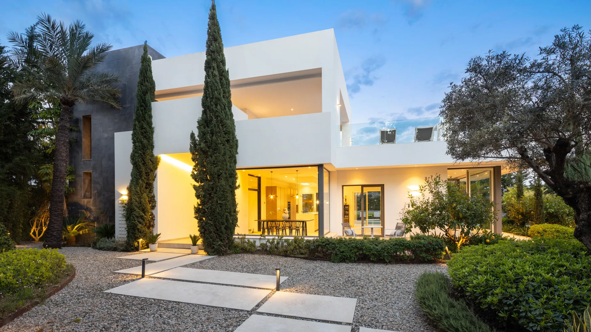 Villa de 5 dormitorios en venta en Nueva Andalucia