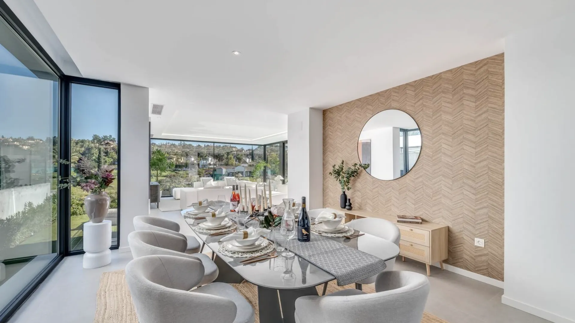 5 bedrooms villa in El Paraiso for sale