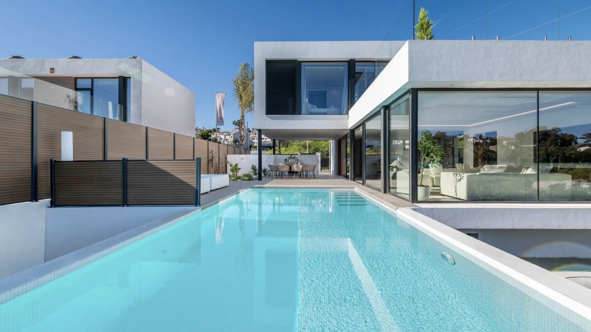 5 bedrooms villa in El Paraiso for sale