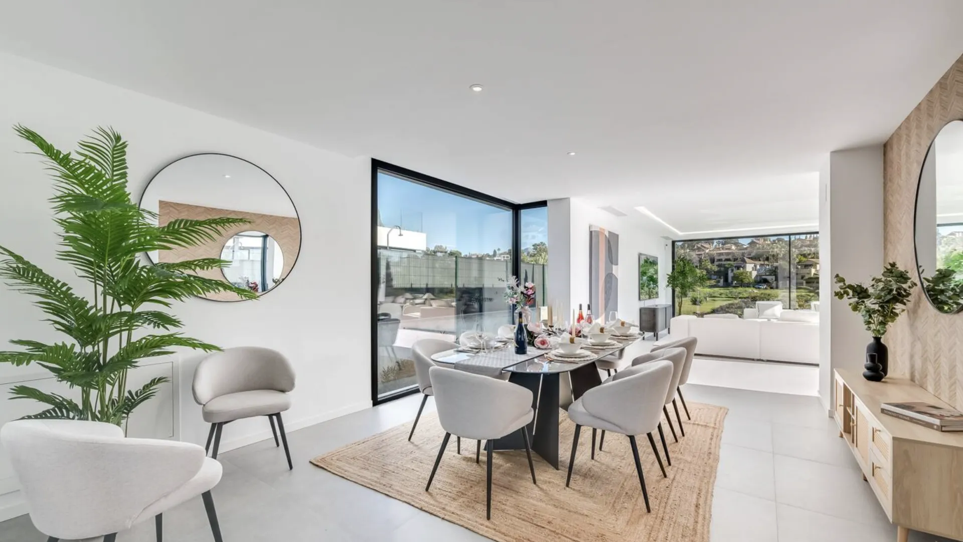 5 bedrooms villa in El Paraiso for sale