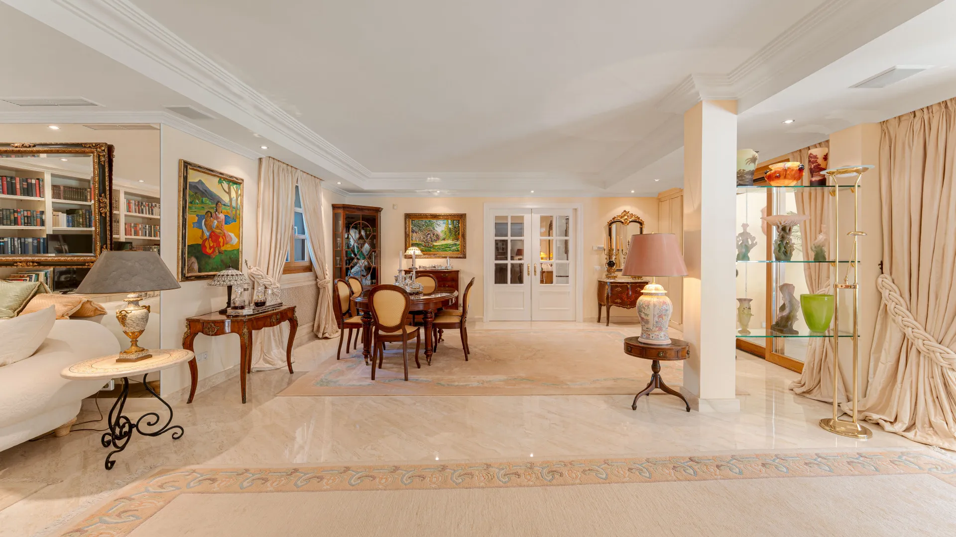 Buy Nueva Andalucia villa with 5 bedrooms