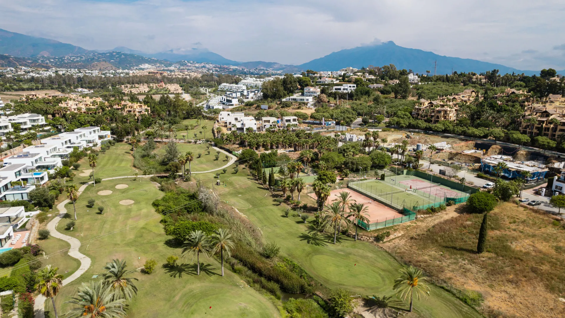 El Paraiso 5 bedrooms villa for sale