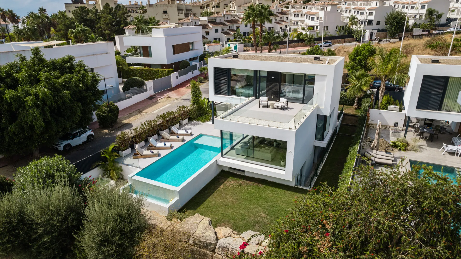 El Paraiso 5 bedrooms villa for sale