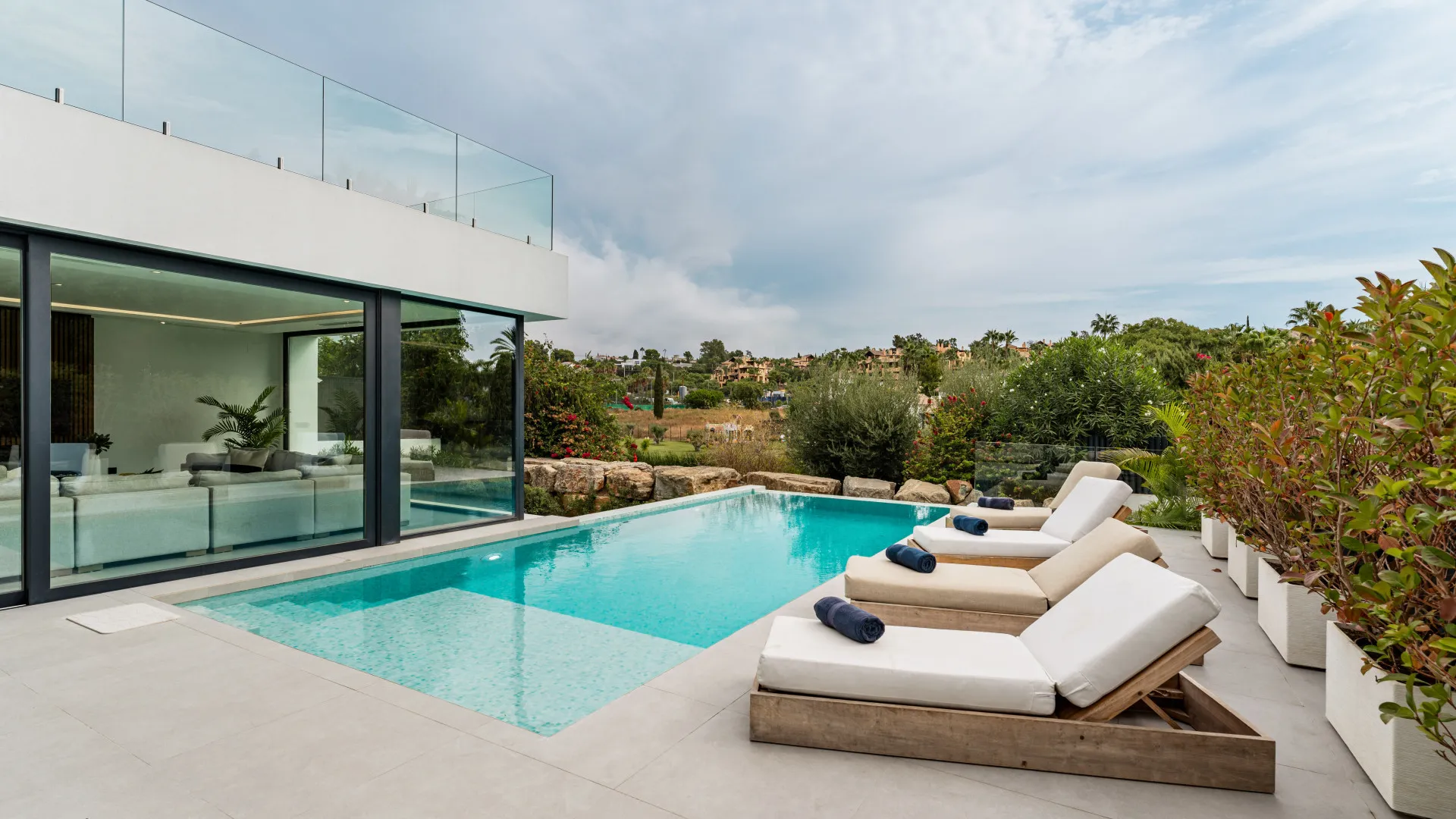 El Paraiso 5 bedrooms villa for sale