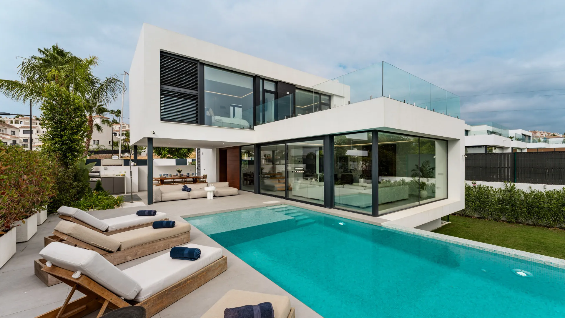 El Paraiso 5 bedrooms villa for sale