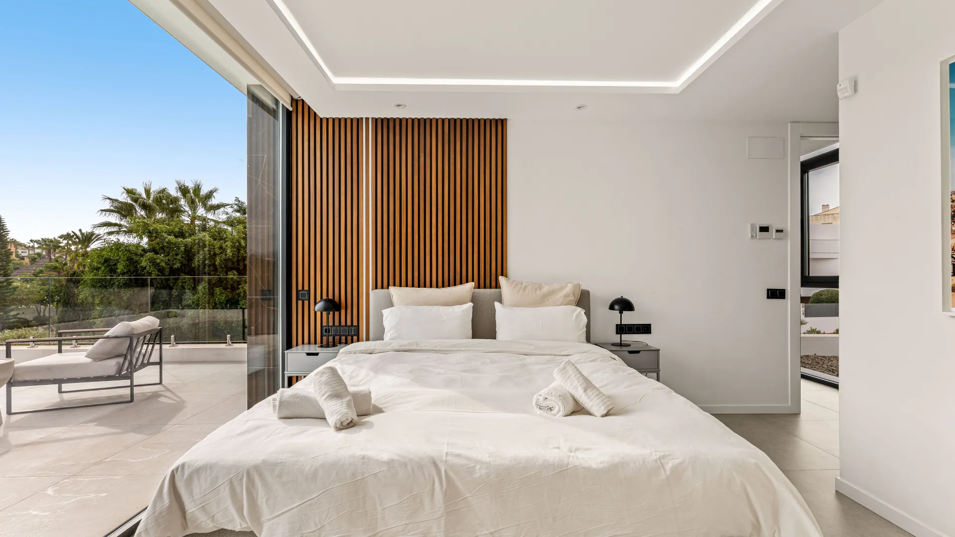El Paraiso 5 bedrooms villa for sale