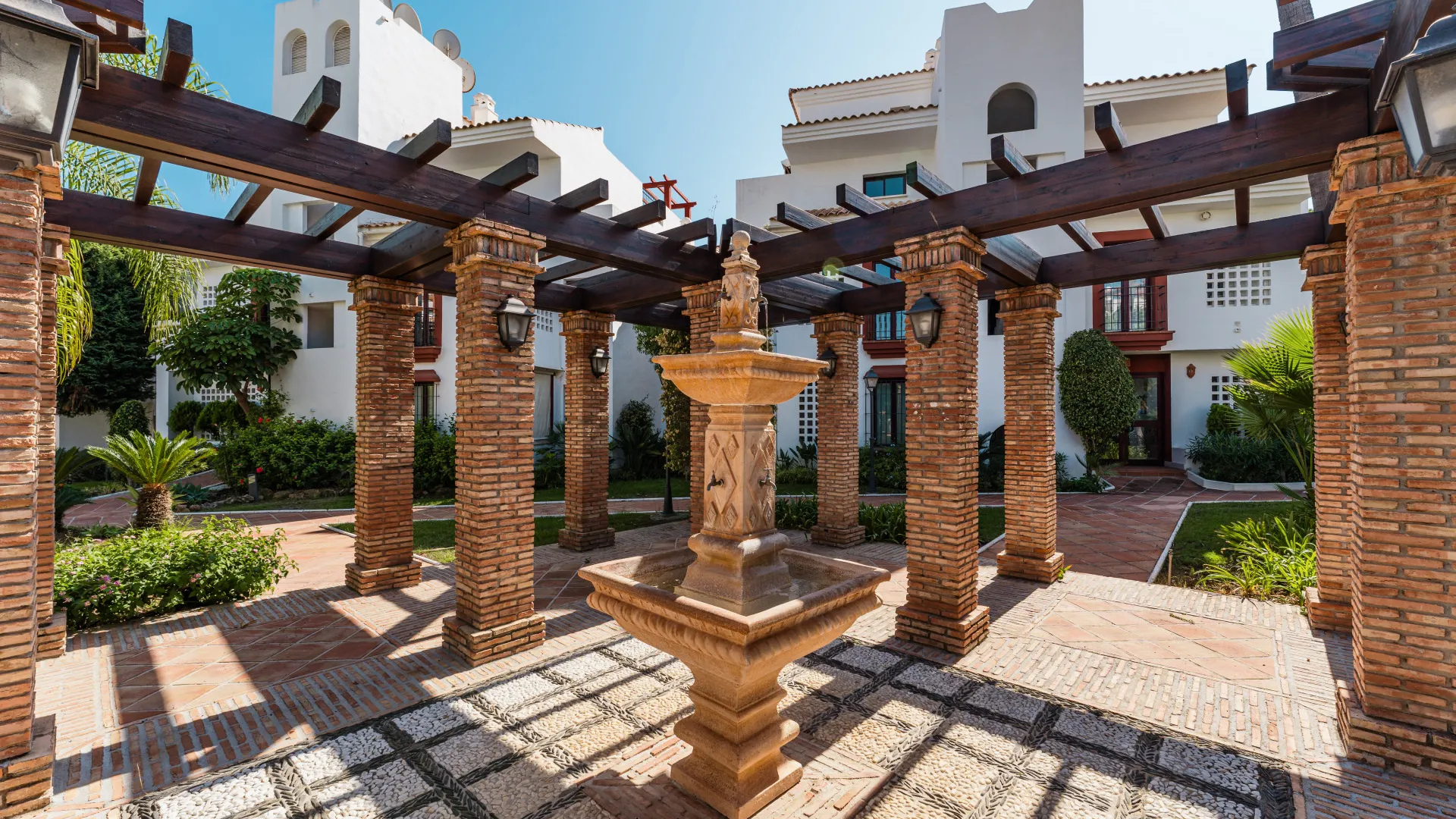 Apartment for sale in San Pedro de Alcantara with 4 bedrooms