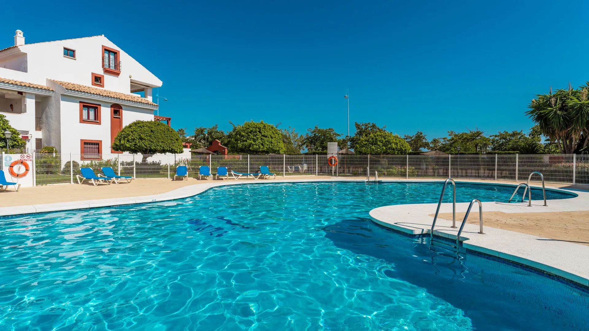 Apartment for sale in San Pedro de Alcantara with 4 bedrooms