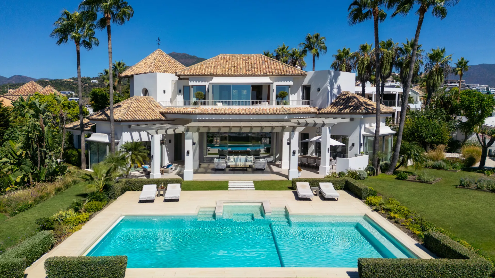 For sale Monte Halcones 7 bedrooms villa