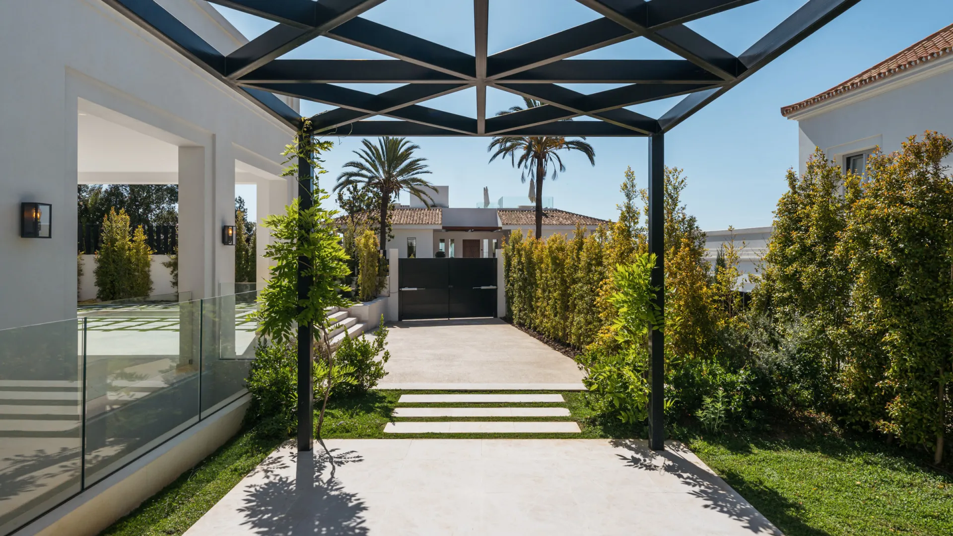 4 bedrooms Nueva Andalucia villa for sale